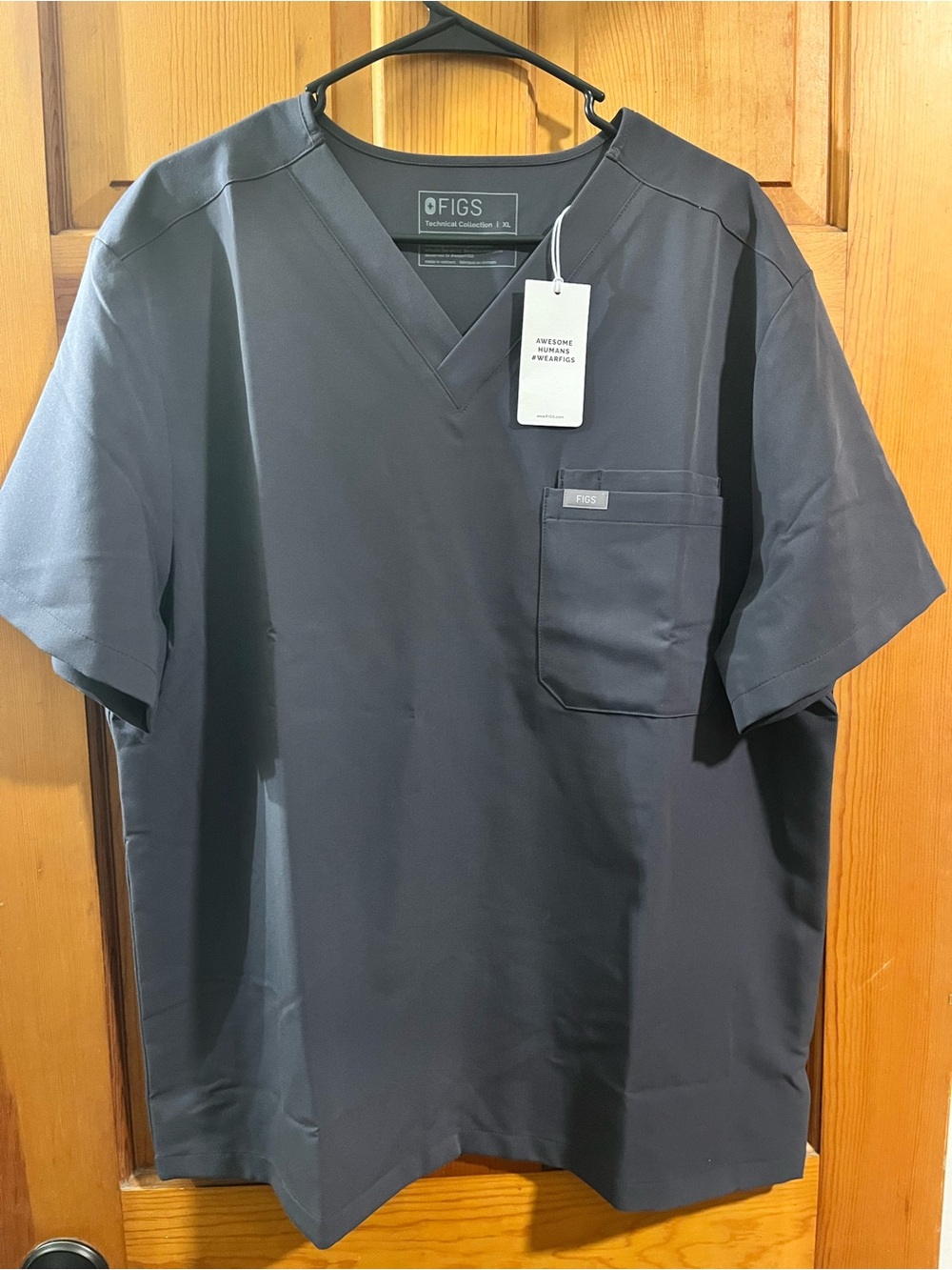 FIGS Technical Collection Leon Men's Gray Solid V-Neck Scrub Top XL Chest Pocket
